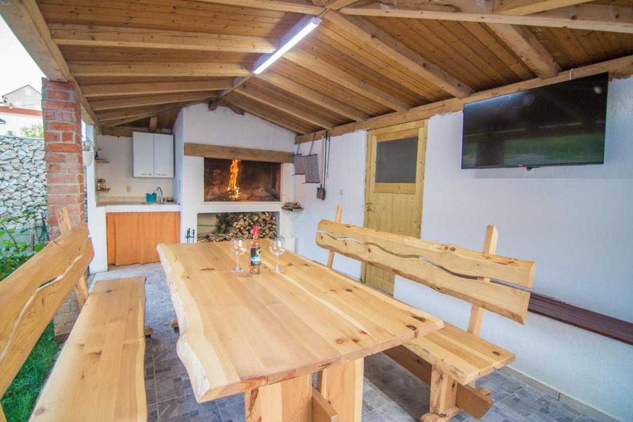 Village Holiday Apartman With Heated Pool Maslina Kostanje Exterior photo