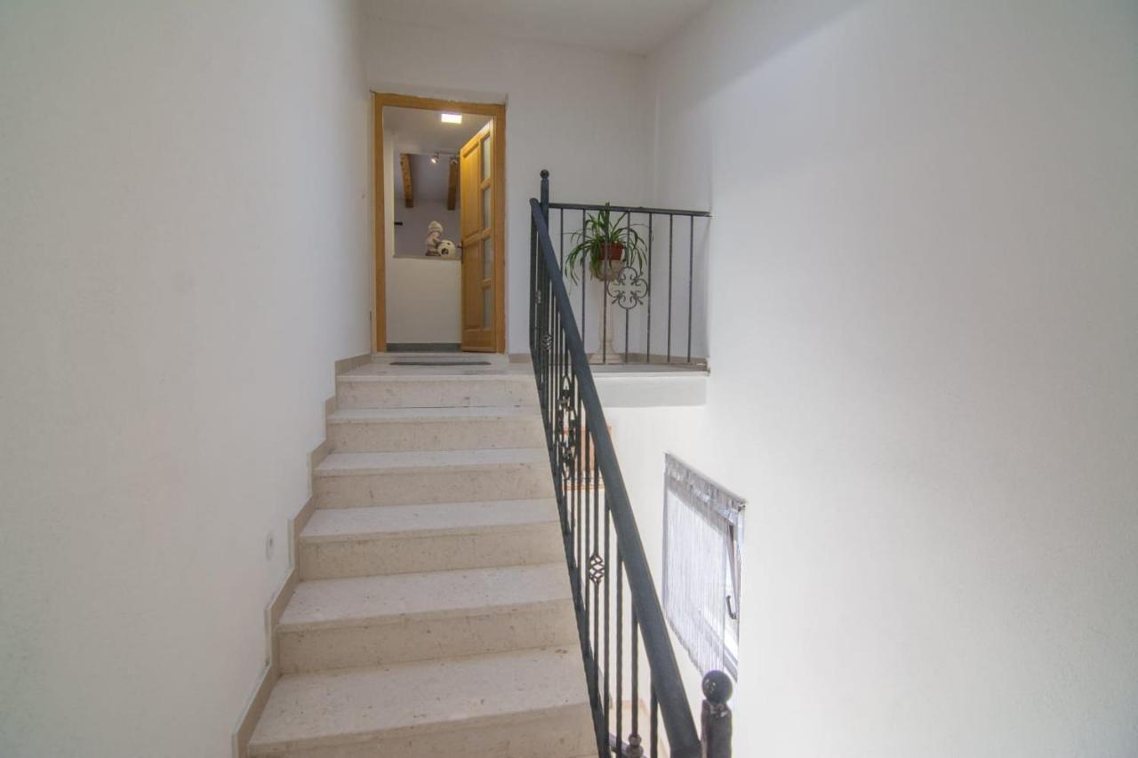 Village Holiday Apartman With Heated Pool Maslina Kostanje Exterior photo