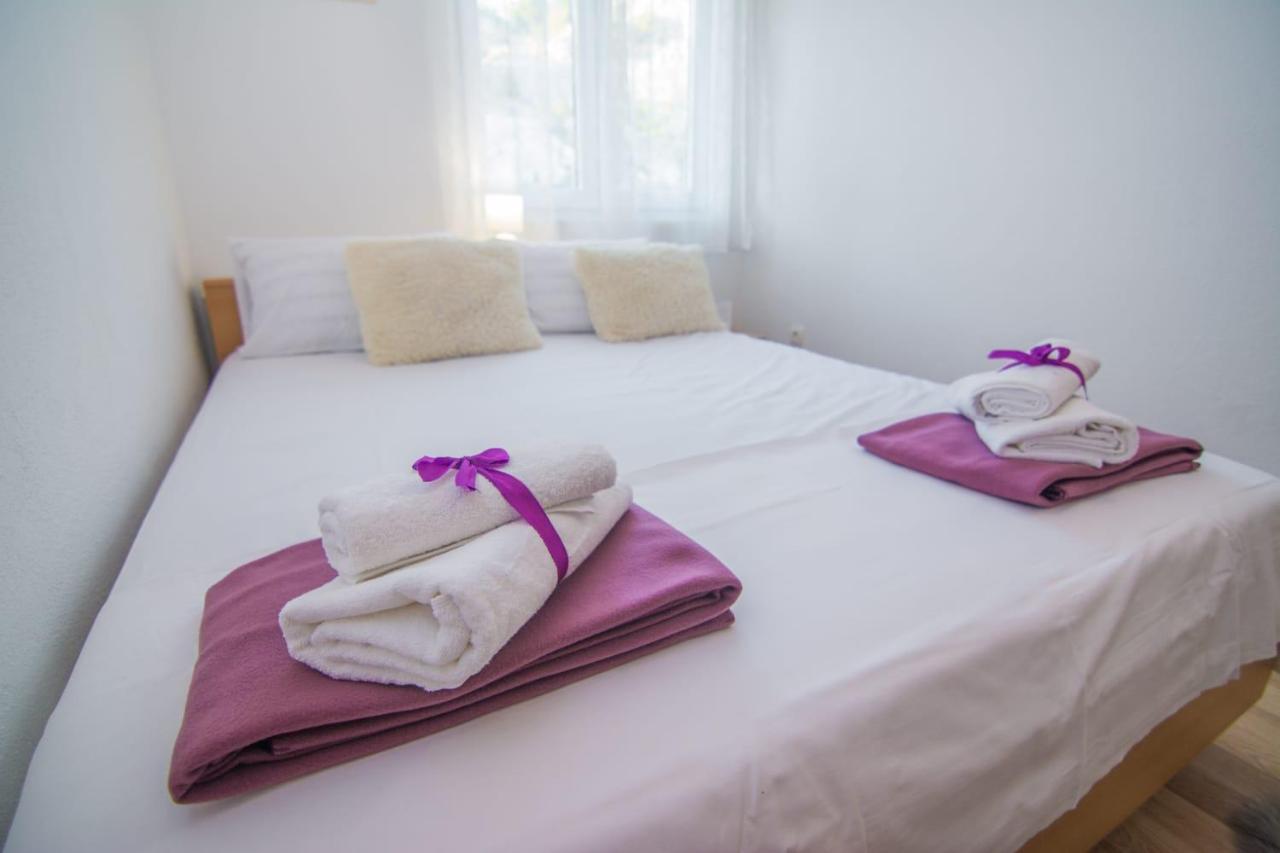 Village Holiday Apartman With Heated Pool Maslina Kostanje Exterior photo