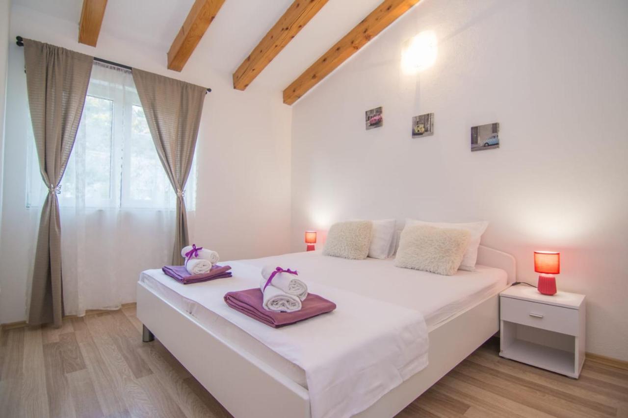 Village Holiday Apartman With Heated Pool Maslina Kostanje Exterior photo